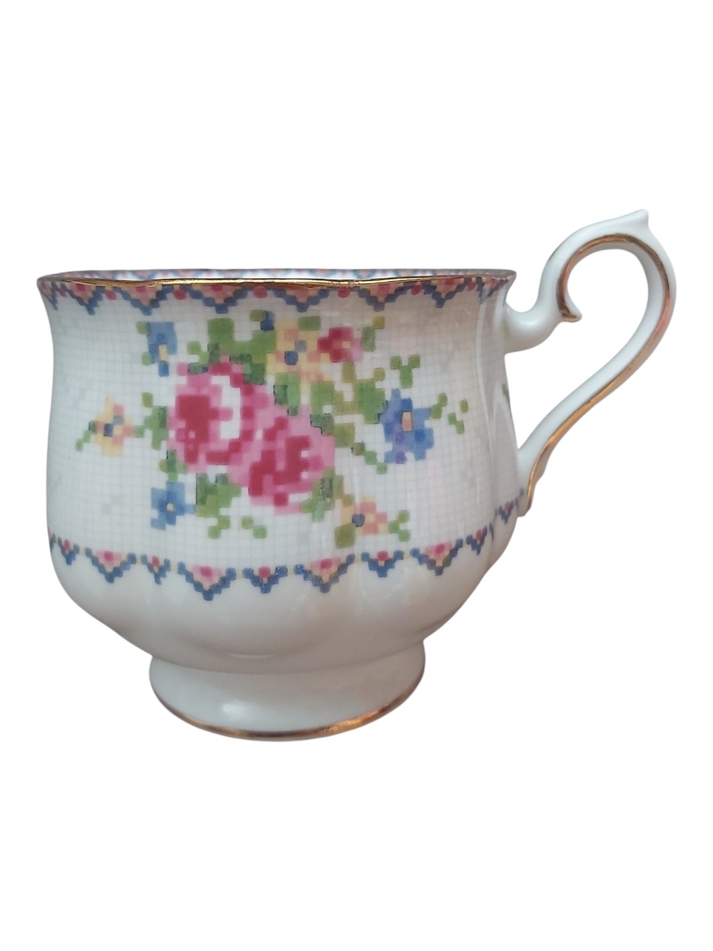Vintage Royal Albert Petit Point Teacup and Saucer England Bone China Reg 778676 - Picture 6 of 16